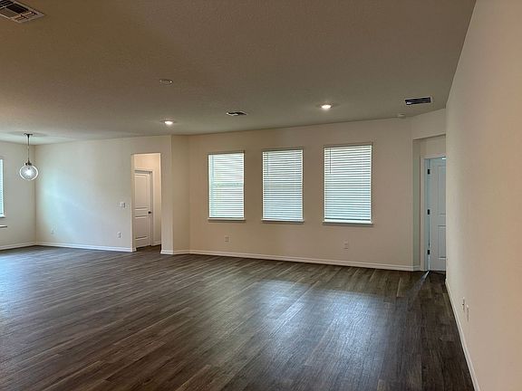 4th image of 3272 Arch Ave