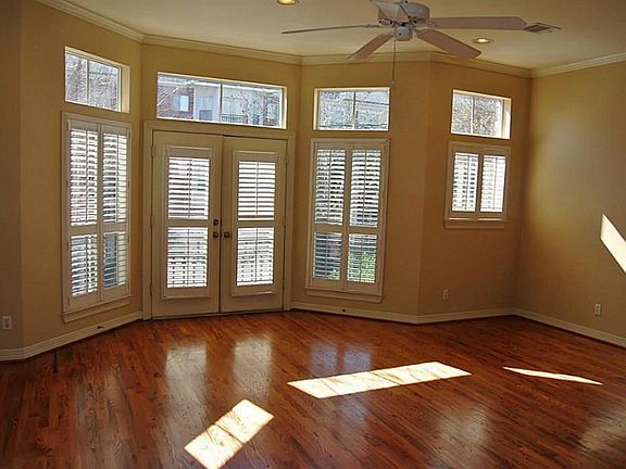 3rd image of 4006 Blossom St