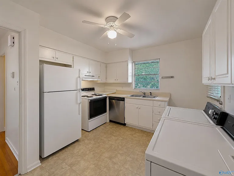 516 Ferry St NE — Photo 4