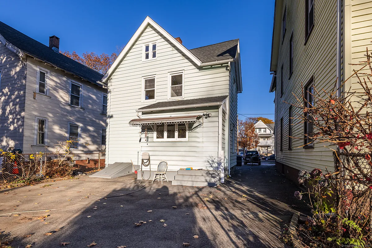 Building Photo - 216 Howard Ave