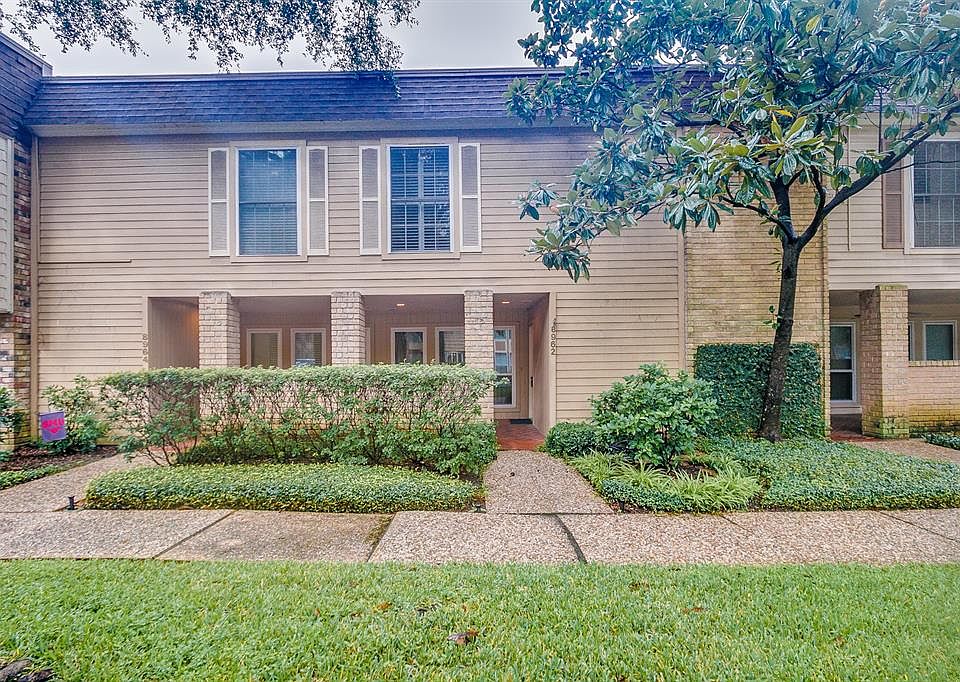 1st image of 8962 Chatsworth Dr #8962