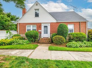 360 Foch Blvd, Mineola, NY 11501