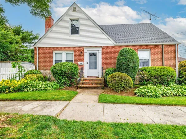 360 Foch Boulevard, Mineola, NY 11501