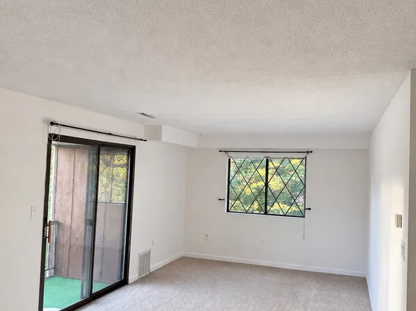 4 Greenbriar Dr APT 308, North Reading, MA 01864