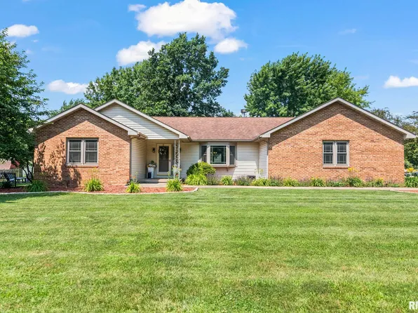 900 W Wind Rose Ln, Athens, IL 62613