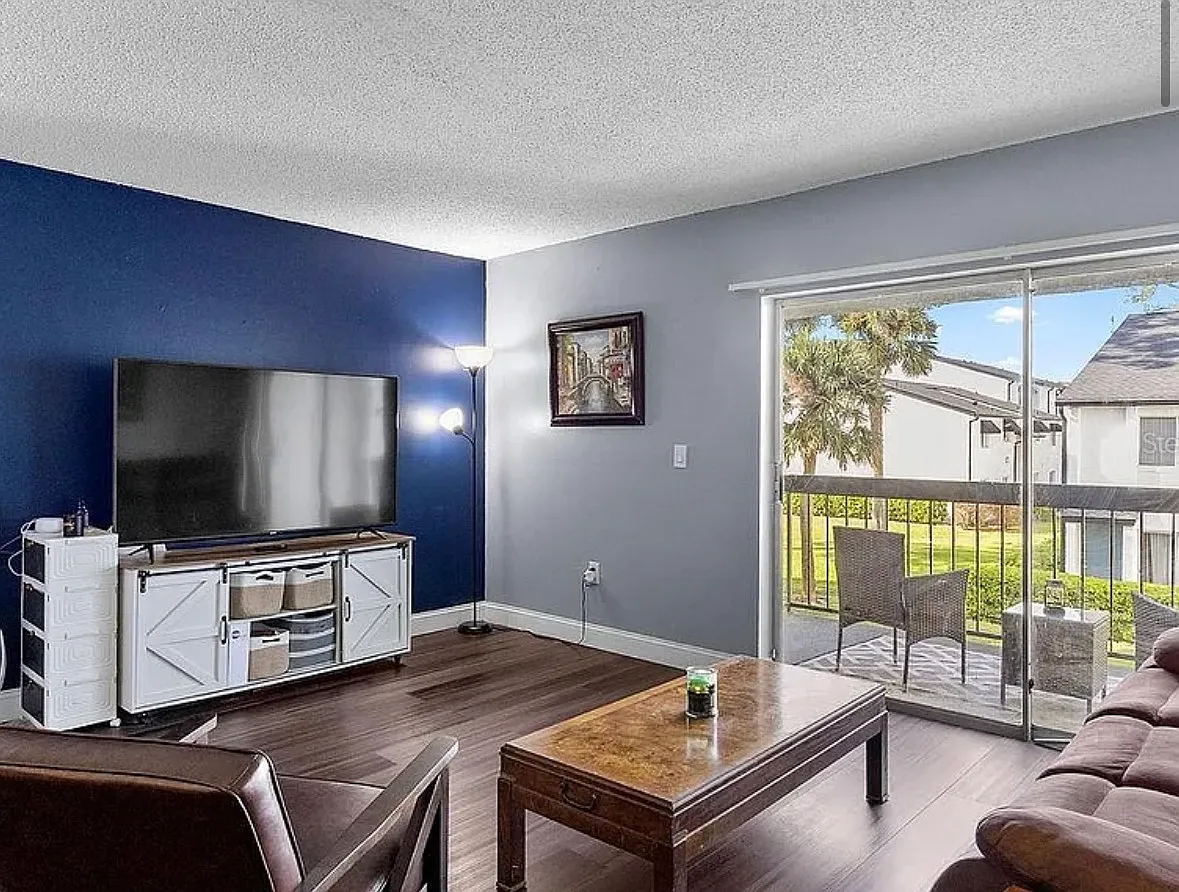2 bed, 1.5 bath, 1214 sqft, $1,600 — Photo 2