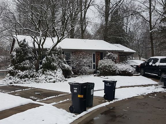 3rd image of 1926 Hungerford Dr