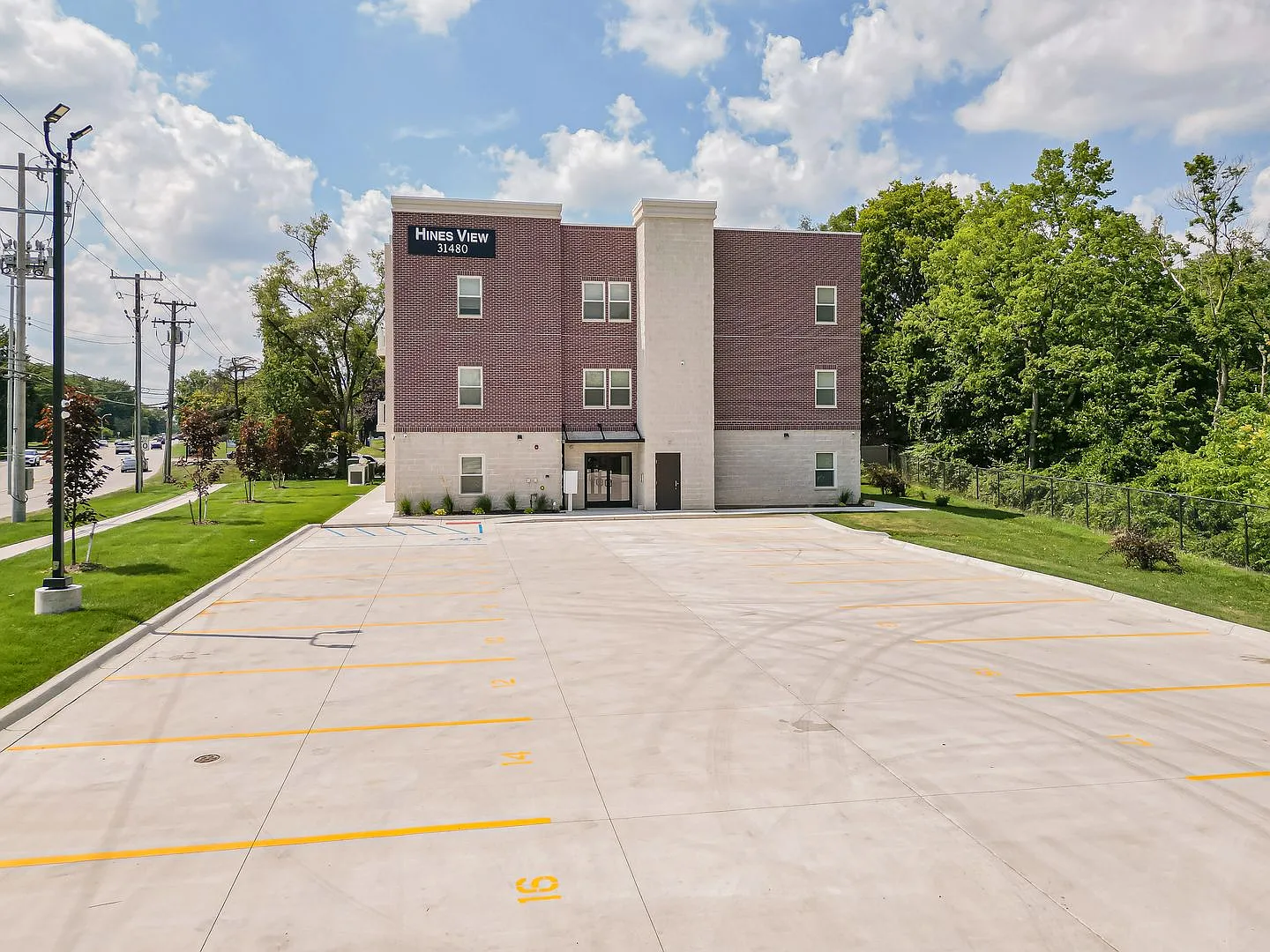 Hines View Apartments — Photo 2