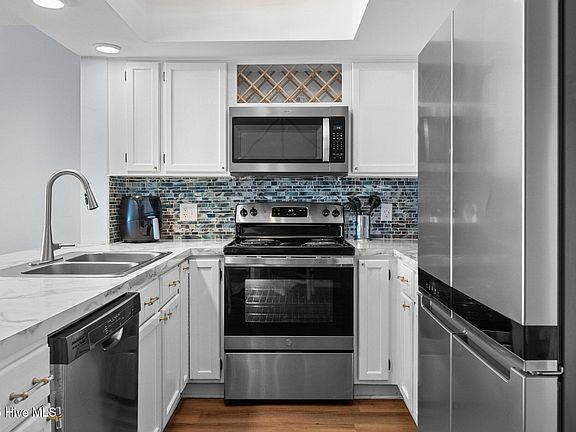 4th image of 918 N New River Drive #825