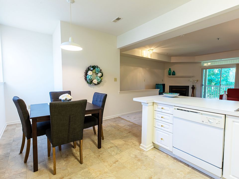 From Kitchen to Living Room with breakfast nook.