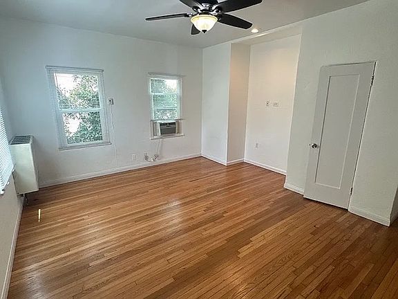 3rd image of 427 S Oakhurst Dr APT 3