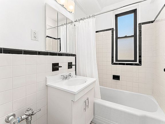 5th image of 30 E 9th St APT 6II