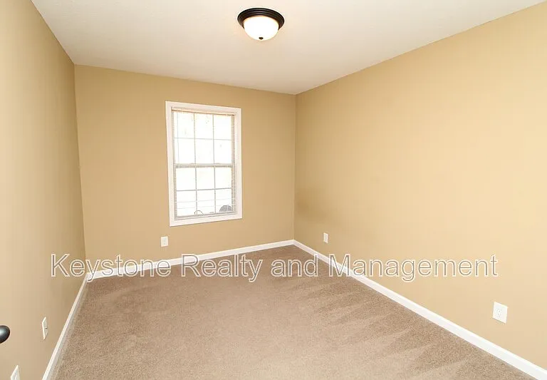 1721 Thistlewood Dr #B — Photo 9