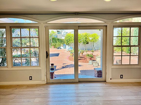 Extra bonus office ,huge back yard