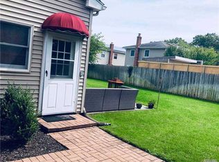 140 Dougherty Ave, Holbrook, NY 11741