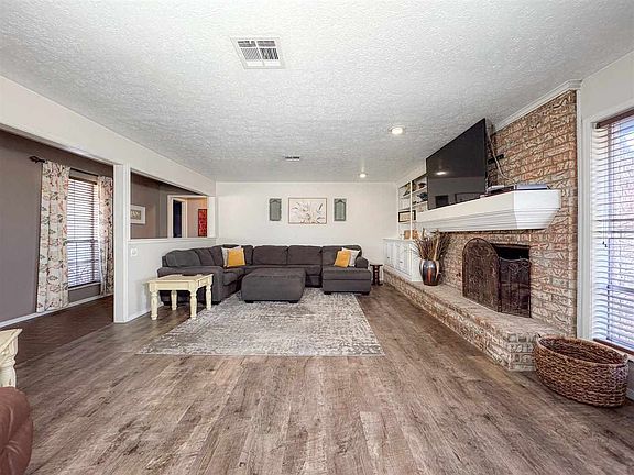 4th image of 2208 Canary Dr
