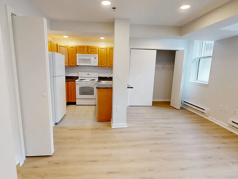 11A Peterborough St #4 — Photo 4