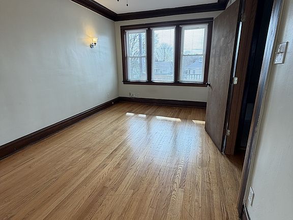 5th image of 813 S Oak Park Ave