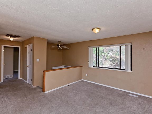 3rd image of 620 W Indian Creek Dr