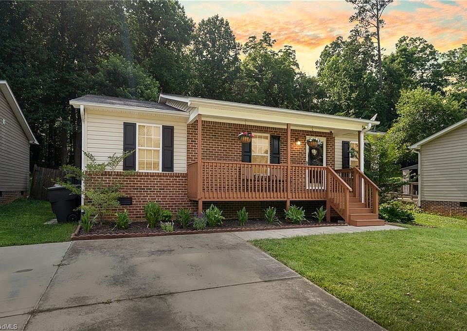 1st image of 694 Dogwood Cir