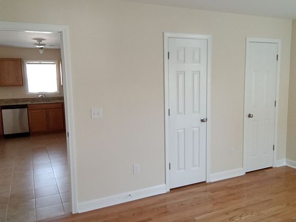 5th image of 513 Live Oak St