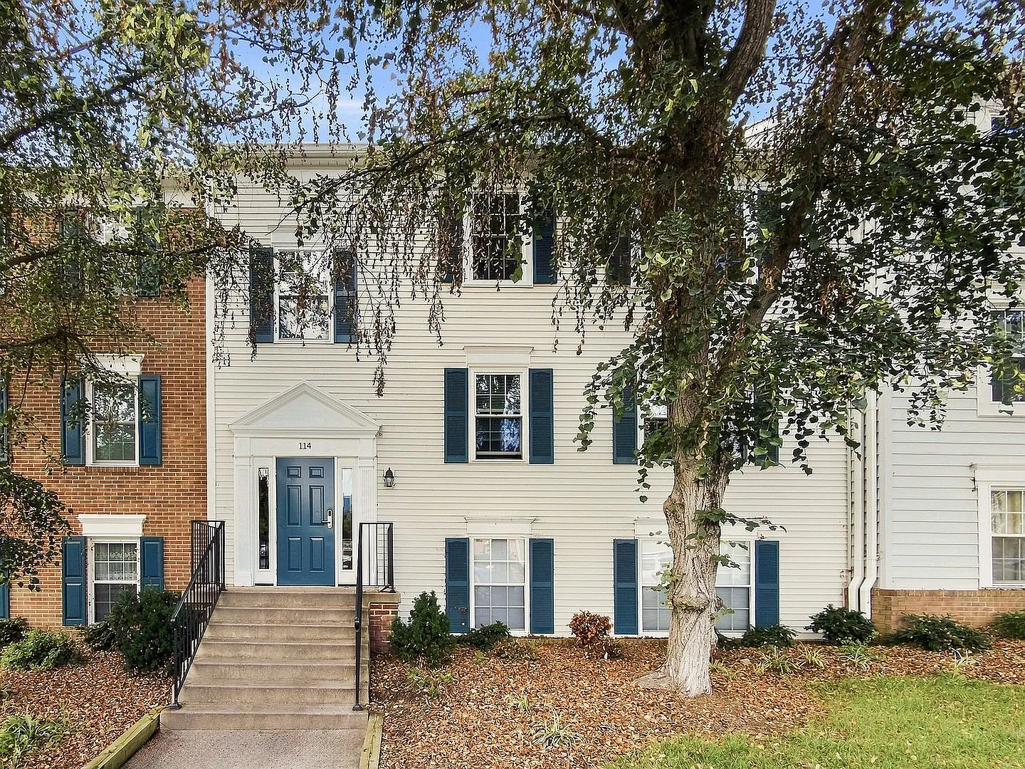 Charming Top-Level 2BR/2BA Condo in the Heart of Leesburg — Photo 1