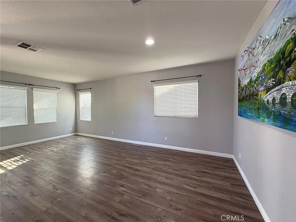 4 bed, 3.5 bath, 2949 sqft, $3,700 — Photo 3