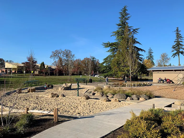 Beautiful Orenco nature park, 2 minutes walk from the house