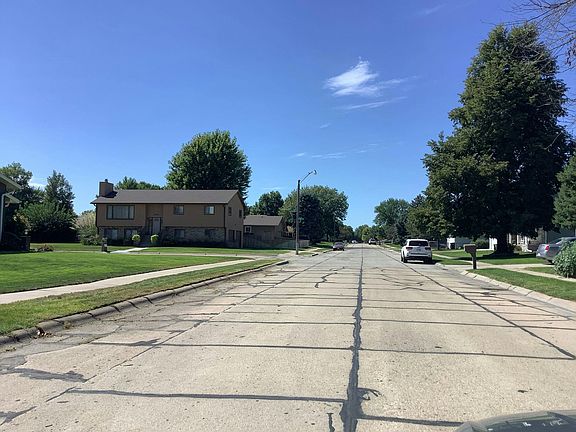 4th image of 3353 Fairlane Ave
