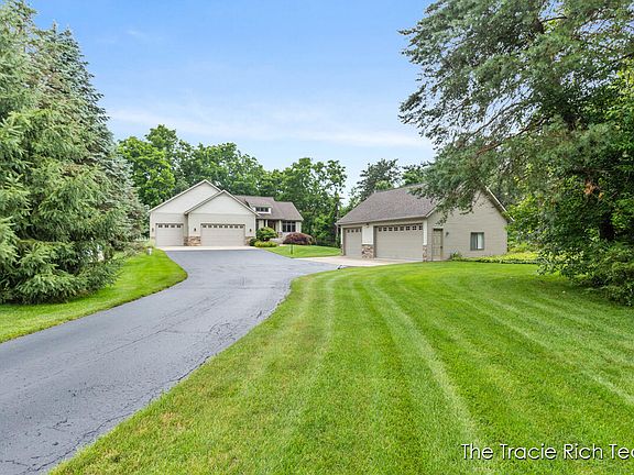 3rd image of 360 River Place Dr SE