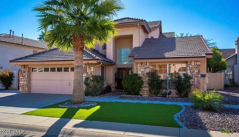 3 bed, 2.5 bath, 2349 sqft, $3,000 — Photo 2