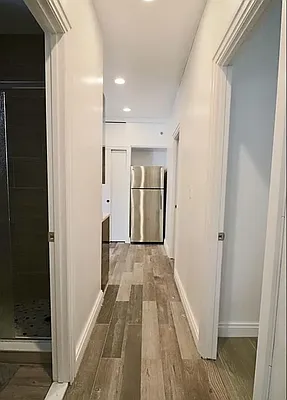 Rented by Current Real Estate Advisors | media 10