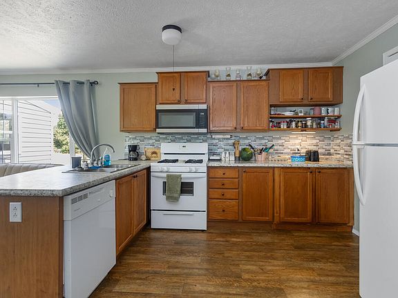 4th image of 20089 W Lake Montcalm Rd