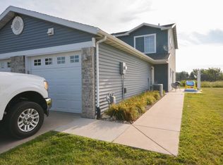 491 Pointe Ct SW, Rochester, MN 55902