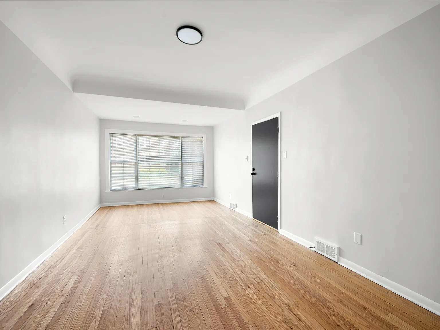 4849 West Hutchinson Street - 1 — Photo 3