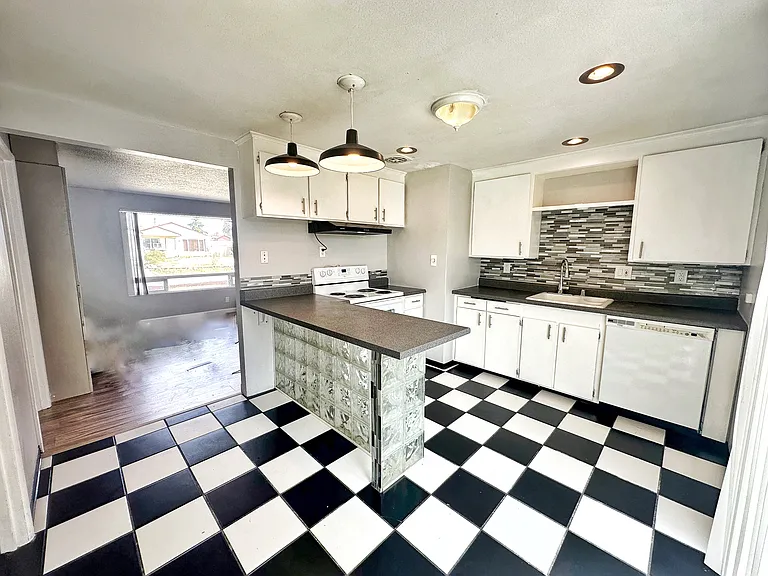 10502 Occident St SW — Photo 3