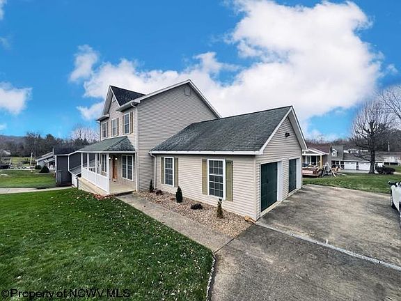 2nd image of 2322 Sunrise Ln