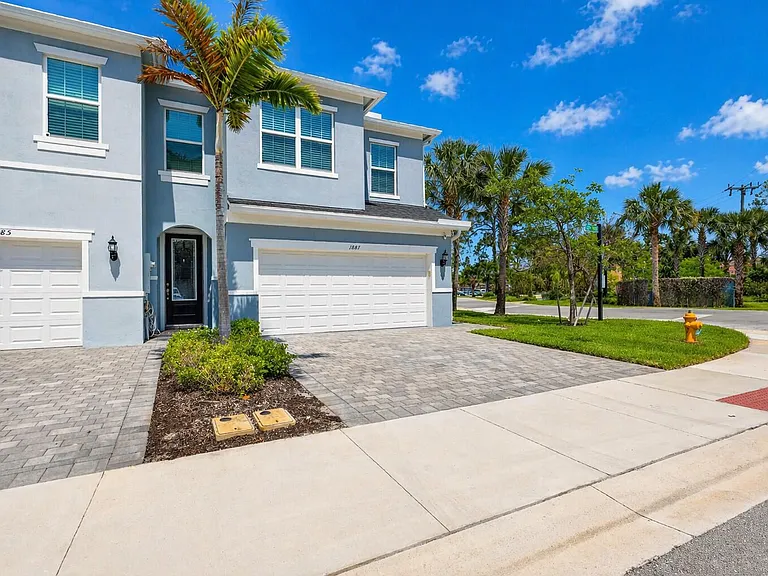 1887 SE Ocean Cove Way — Photo 35