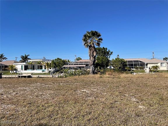 3rd image of 909 SW 40th Ter