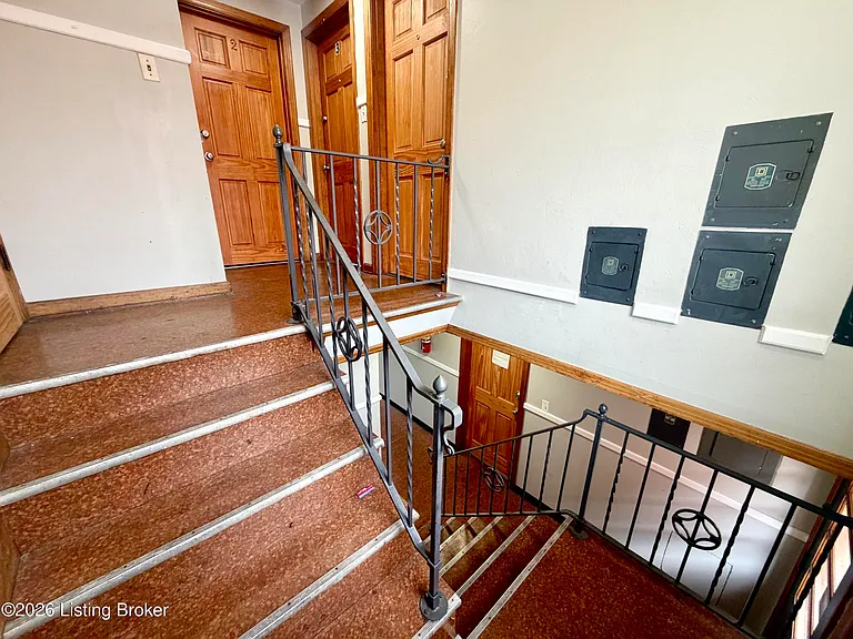 206 N Oak St #1 — Photo 8