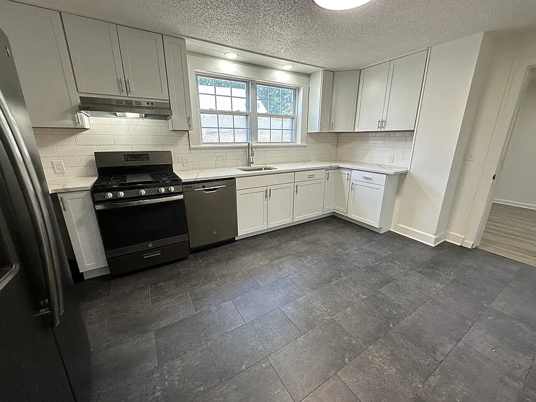 Church Ave — Photo 1