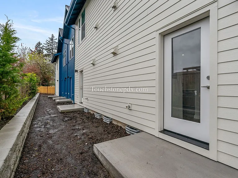 3323 SE 87th Ave — Photo 24