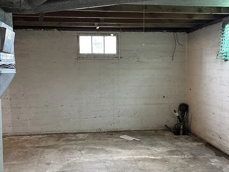 595 E Washington St — Photo 30