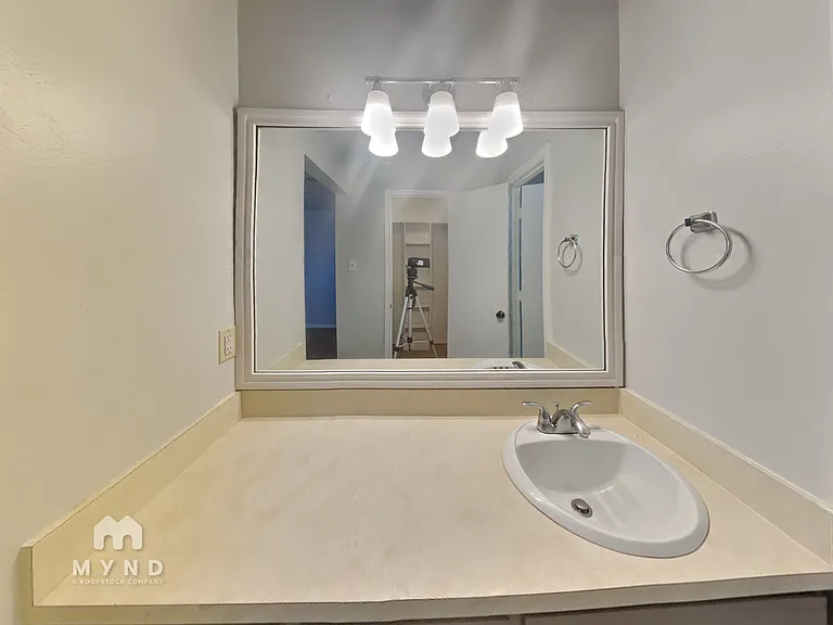 303 N Eastern St #B — Photo 13
