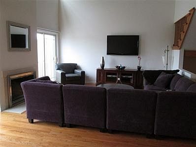 4th image of 1423 N Milwaukee Ave