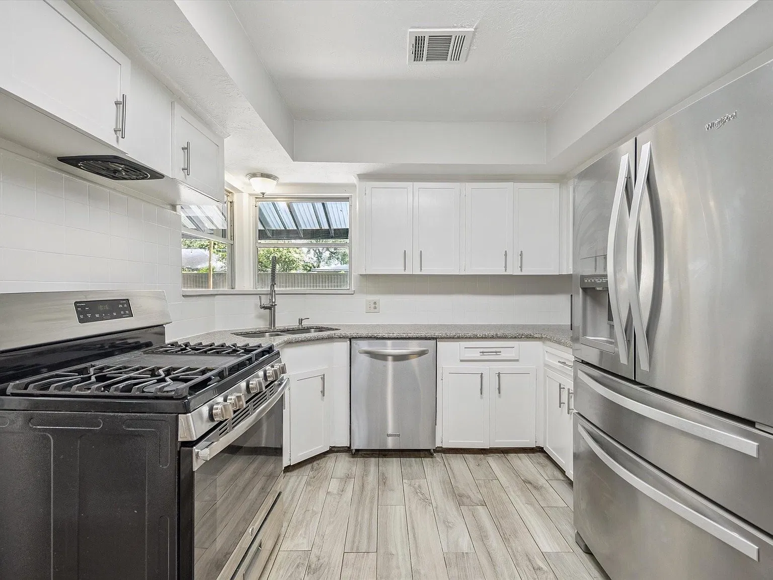 3 bed, 2.0 bath, 1478 sqft, $2,000 — Photo 4