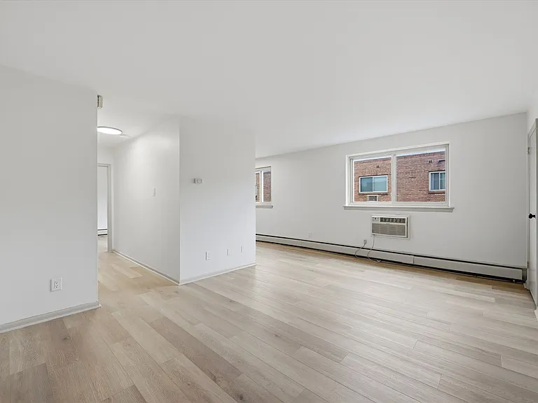 Melrose Apartments — Photo 8