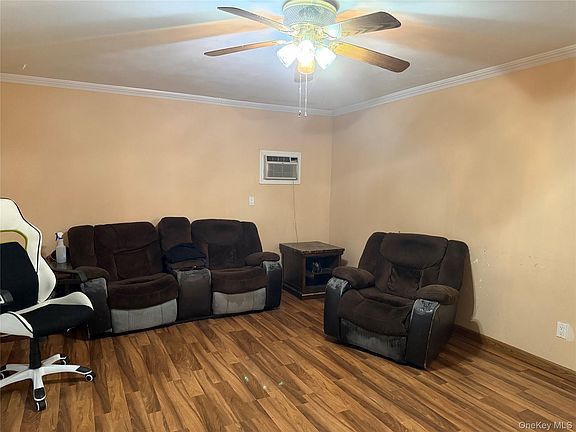 4th image of 36 E Willow Street
