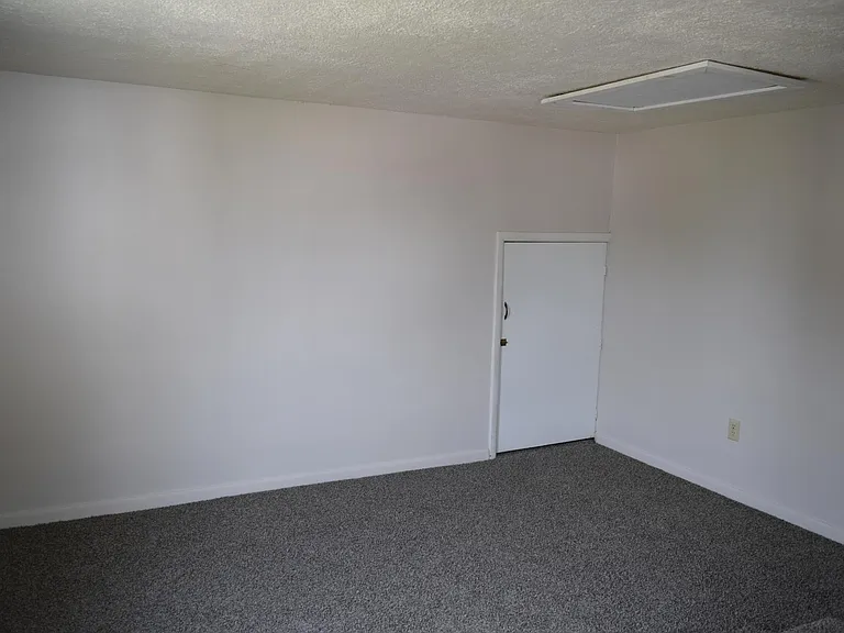 332 1/2 Garfield Ave — Photo 5