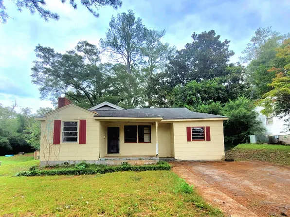 718 Glenwood Rd, Talladega, AL 35160